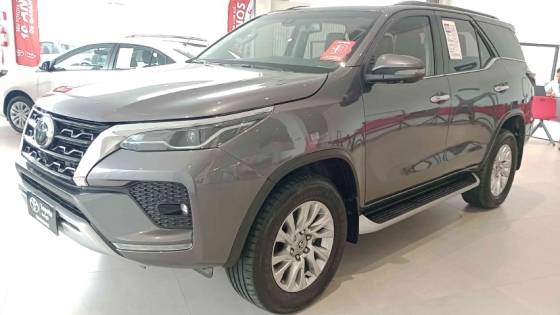 TOYOTA HILUX SW4 2.8 D-4D TURBO DIESEL SRX 4X4 AUTOMÁTICO